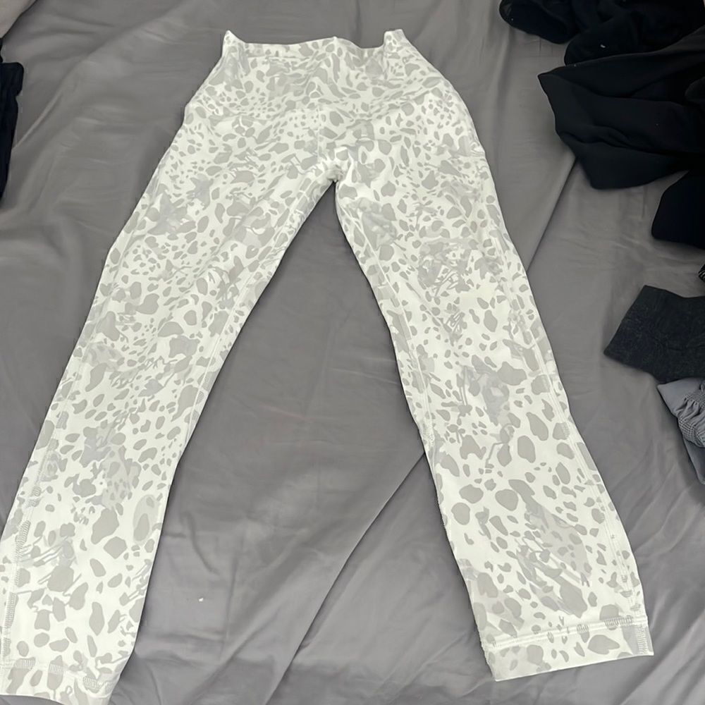 Lululemon cheetah camo cream cropped align, EUC, 0 or 2 available